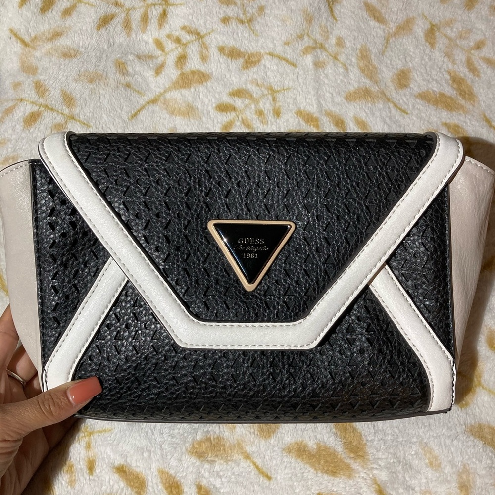 Guess Purse - Picture 4 of 14